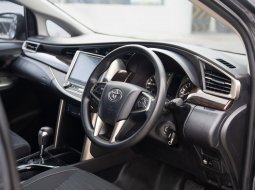 Toyota Kijang Innova V Luxury 2021 Abu-abu 10