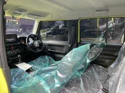 Suzuki Jimny 5 Doors AT 2023 Kuning 8