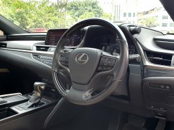 Lexus ES 300h Ultra Luxury 2019 abu km24ribuan cash kredit proses bisa dibantu 10