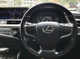 Lexus ES 300h Ultra Luxury 2019 abu km24ribuan cash kredit proses bisa dibantu 15