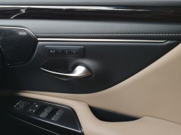 Lexus ES 300h Ultra Luxury 2019 abu km24ribuan cash kredit proses bisa dibantu 19