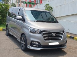 Hyundai H-1 2.5L CRDi Royale 2019 pakai 2020 silver diesel km 34 ribuan cash kredit proses bisa