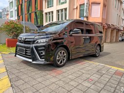  Toyota Voxy 2.0 AT 2019 Black Metalik Km 52rb DP 37jt Auto Approved 2