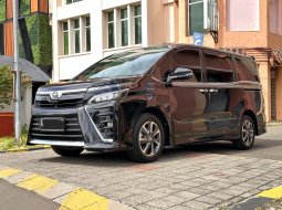 Toyota Voxy 2.0 A/T 2019 1