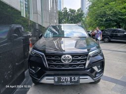 TOYOTA FORTUNER 2.4 VRZ AT 2021 - HITAM