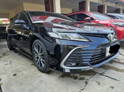 Toyota Camry V 2.5 AT ( Matic ) 2023 Hitam Km 8rban Siap Pakai 2