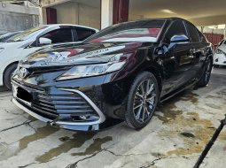 Toyota Camry V 2.5 AT ( Matic ) 2023 Hitam Km 8rban Siap Pakai 3