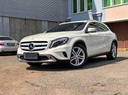 Mercedes-Benz 1.6 GLA200 Urban 2015 AT Putih DP 82jt Full Service Record