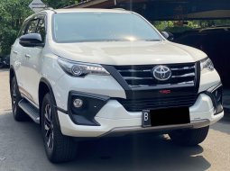 Toyota Fortuner 2.4 TRD AT 2