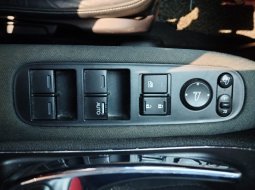 Honda HR-V 1.5L E CVT Matic 2018 Putih 8