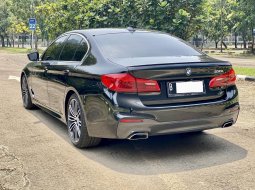 BMW 5 Series 530i M Sport 2020 Hitam 6