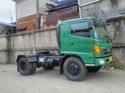 6banBARU Hino ranger engkel tractor head SG 260 J 2012 head trailer