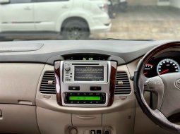 Toyota Kijang Innova V 2011 matic mesin mulus 4