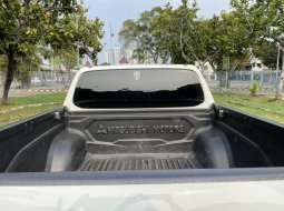 Mitsubishi Triton HDX MT Double Cab 4WD 2017 Putih 10