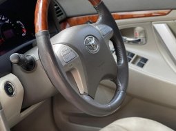 Toyota Camry 2.5 V Hitam 4