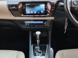 Toyota Corolla Altis V 1.8 At 2015 9