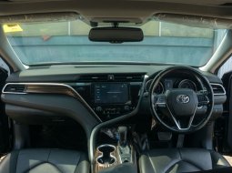 Toyota Camry 2.5 V 2019 Hitam Metalik  4