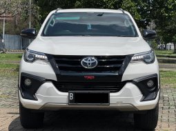 Toyota Fortuner 2.4 TRD AT