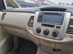 Toyota Kijang Innova 2.0 G AT Matic 2011 Hitam 5