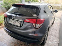 Honda HR-V 1.5L S CVT 2018 Abu-abu 4