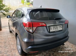 Honda HR-V 1.5L S CVT 2018 Abu-abu 5