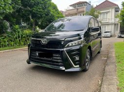 Toyota Voxy 2.0 A/T 2019/2020 Hitam Istimewa Termurah