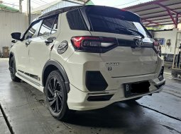 Toyota Raize GR Sport Turbo 1.0 AT ( Matic ) 2021 Putih Hitam Km Low 21rban Good Condiiton Siap Pake 4