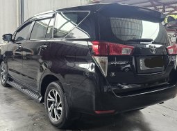 Toyota Innova 2.4 V M/T ( Manual Diesel ) 2021/ 2022 Hitam Km Cuma 8rban Mulus Like New 4