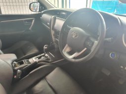 Toyota Fortuner 2.4 VRZ AT 2016 Hitam 7