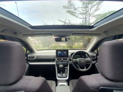Toyota Kijang Innova Zenix v Hybrid 2023 Hitam 8
