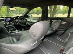 Mercedes-Benz C-Class C200 2018 Hitam 10