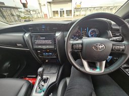 Toyota Fortuner New  4x2 2.8 GR Sport A/T DSL 2022 Abu-abu 12