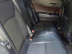 Toyota C-HR HYBRID 1.8L CVT AT 2020 10