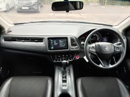 Honda HR-V 1.5L E CVT AT Matic 2021 Silver 4
