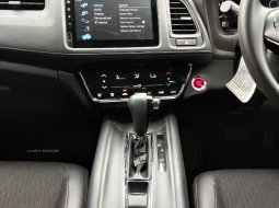 Honda HR-V 1.5L E CVT AT Matic 2021 Silver 5