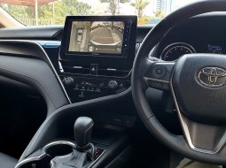 Toyota Camry 2.5 V 2021 putih km28rban sunroof pajak panjang tangan pertama cash kredit bisa dbantu 15