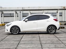Mazda 2 R 2016 Putih 22