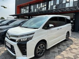 Toyota Voxy 2.0 A/T Tahun 2018 Kondisi Mulus Terawat Istimewa 2