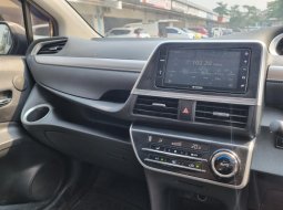 Toyota Sienta V MT Manual 2019 Coklat 5