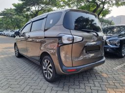 Toyota Sienta V MT 2019 4