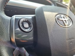 Toyota Sienta V MT 2019 17
