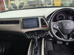 Honda HRV Prestige A/T ( Matic Sunroof ) 2017 Silver Mulus Siap Pakai 8