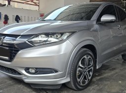 Honda HRV Prestige A/T ( Matic Sunroof ) 2017 Silver Mulus Siap Pakai 3