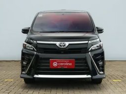 Toyota Voxy 2.0 A/T 2018 MPV Hitam Metalik 2