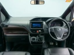 Toyota Voxy 2.0 A/T 2018 MPV Hitam Metalik 6