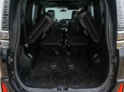 Toyota Voxy 2.0 A/T 2018 MPV Hitam Metalik 9