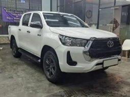 Toyota Hilux 2.4 V D-CAB 4x4 Diesel-MT 2