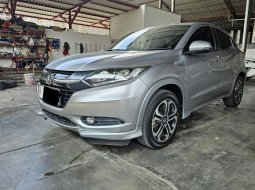 Honda HRV Prestige 1.8 AT ( Matic ) 2017 Abu² Muda Km 102rban Plat Jakarta timur 3