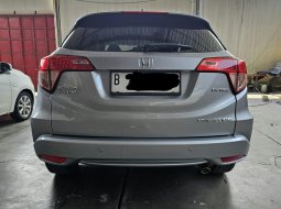 Honda HRV Prestige 1.8 AT ( Matic ) 2017 Abu² Muda Km 102rban Plat Jakarta timur 6