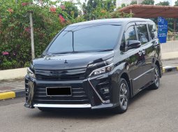 Toyota Voxy 2.0 A/T Atpm 2018 Hitam 4